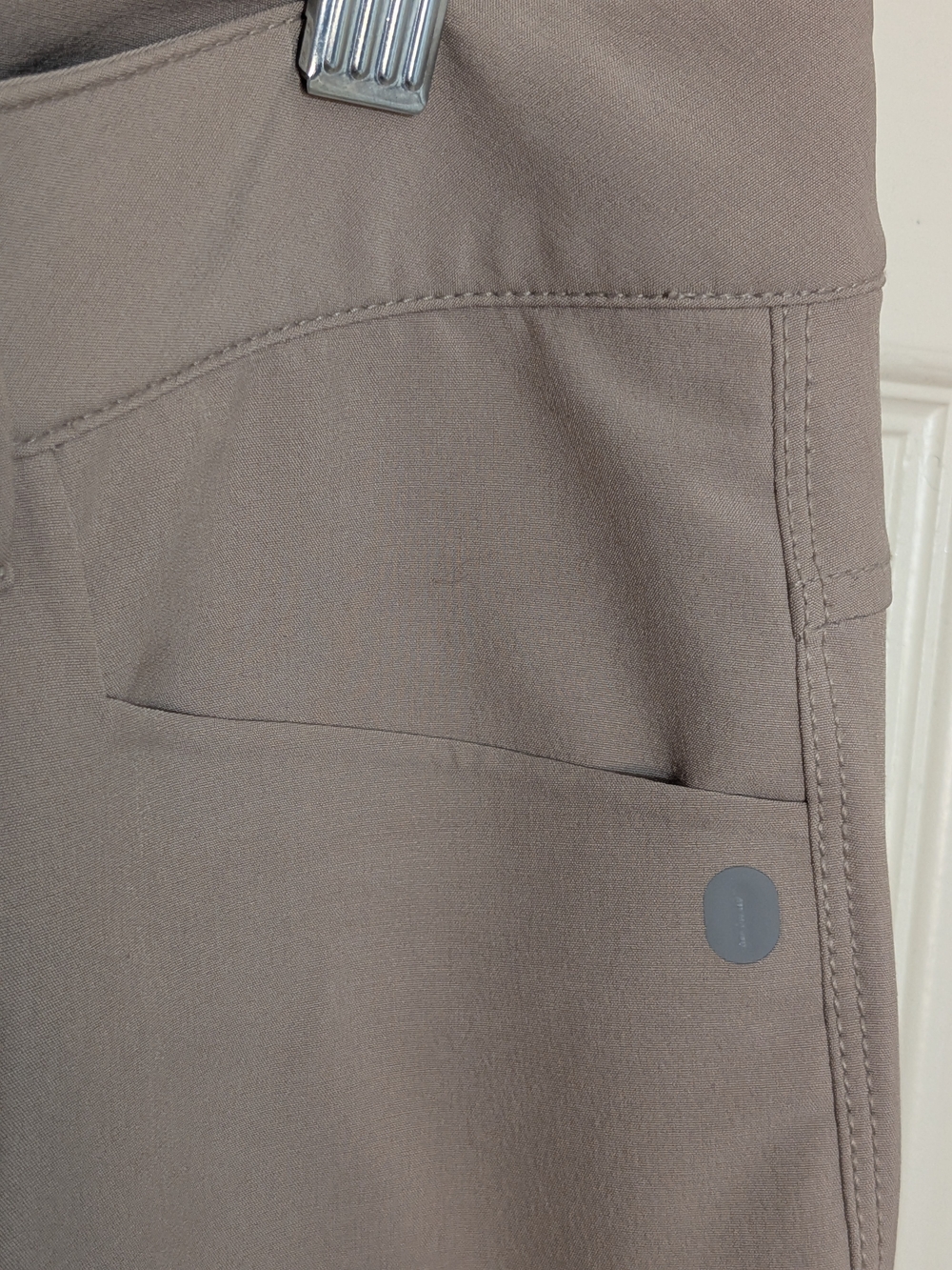 Eddie Bauer Women's Traverse, Cargo Pants in Taupe, Size 10 - Picture 6 of 16